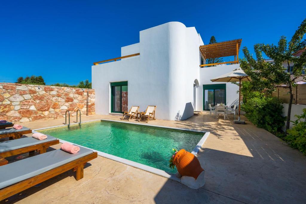Villa Harmony pool terrace
