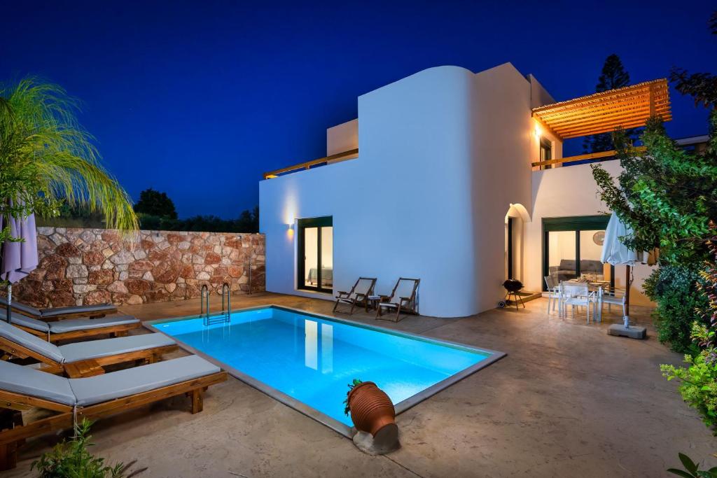 Villa Harmony pool terrace